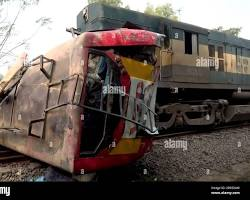 সান্তাহারে নীলসাগর এক্সপ্রেস লাইনচ্যুত, উত্তরবঙ্গের সঙ্গে ঢাকার রেল যোগাযোগ বন্ধ