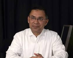 মধ্যপ্রাচ্যের আকাশে যুদ্ধাবস্থা ও চরম উত্তেজনার কারণে বাংলাদেশ থেকে মধ্যপ্রাচ্যগামী সব ধরনের ফ্লাইট সাময়িকভাবে স্থগিত করা হয়েছে। এতে রাজধানীর হযরত শাহজালাল আন্তর্জাতিক বিমানবন্দর-এ হাজার হাজার যাত্রী আটকা পড়েছেন। তাদের মধ্যে উল্লেখযোগ্য সংখ্যক প্রবাসী কর্মী ছাড়াও ইউরোপ ও আমেরিকাগামী কানেক্টিং ফ্লাইটের যাত্রী রয়েছেন, যারা হঠাৎ ফ্লাইট বাতিল হওয়ায় চরম অনিশ্চয়তার মধ্যে পড়েন।