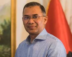 প্রধানমন্ত্রী তারেক রহমান বলেছেন, দীর্ঘদিনের দুর্নীতি, লুটপাট ও অব্যবস্থাপনার কারণে দেশের অর্থনীতি ভয়াবহ চাপের মুখে পড়েছিল। ফলে প্রায় ৩০ লাখ কোটি টাকার ঋণের ভার নিয়েই বর্তমান সরকারকে দায়িত্ব গ্রহণ করতে হয়েছে।