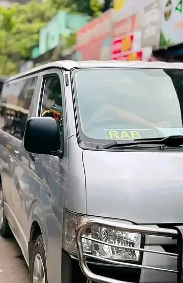 র‌্যাবের স্টিকারযুক্ত গাড়িতে জবির প্রাক্তন নারী শিক্ষার্থীকে তুলে নেওয়ার চেষ্টা