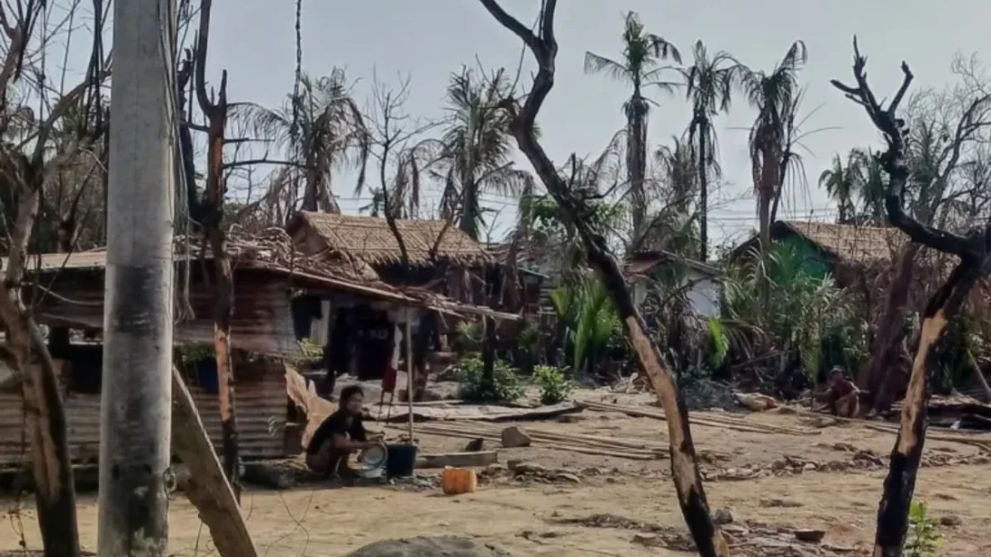 আরাকানে রোহিঙ্গাদের গ্রাম ছাড়ার সময়সীমা আজ, নতুন করে দুই লাখ অনুপ্রবেশের আশঙ্কা