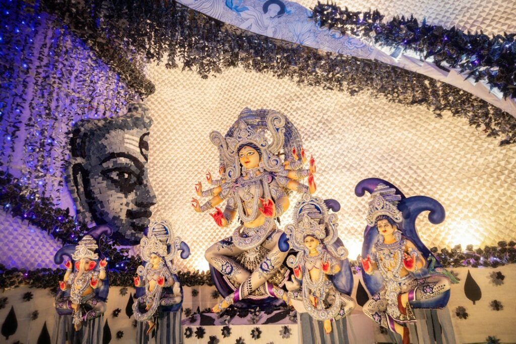 দুর্গাপূজার মণ্ডপের ভেতরের দৃশ্য, প্রতীকী ছবি
