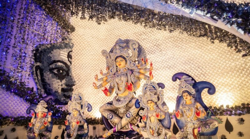 দুর্গাপূজার মণ্ডপের ভেতরের দৃশ্য, প্রতীকী ছবি