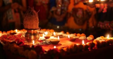 দুর্গাপূজার আরতিতে প্রজ্বলিত প্রদীপ, প্রতীকী ছবি